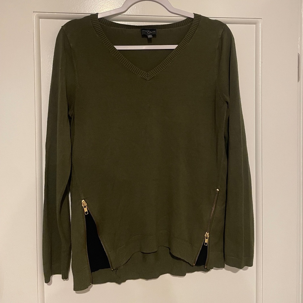 Green Market & Spruce Medium Sweater with Zipper openings